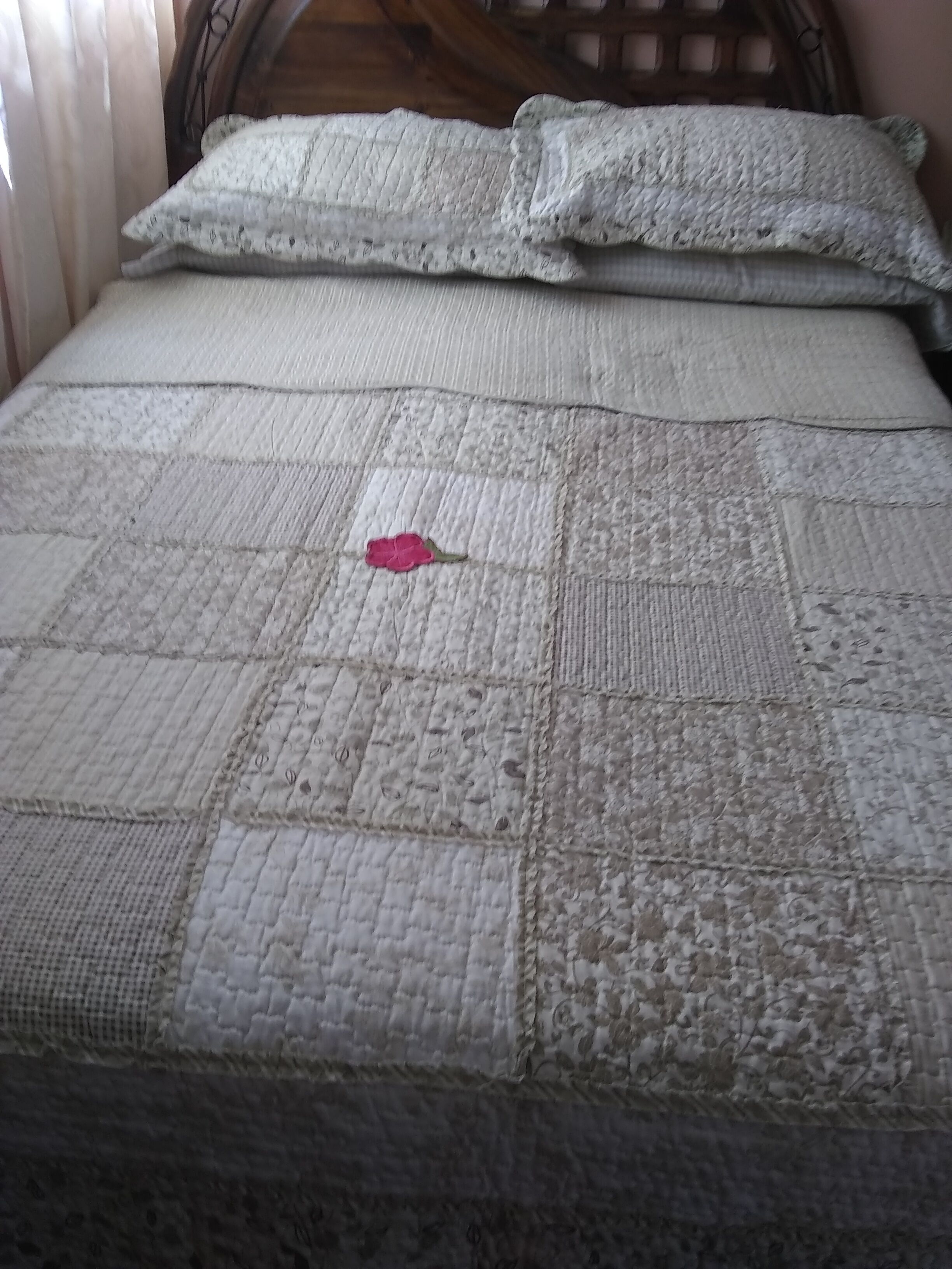 Eenvoudige eenpersoonskamer | Lakens van Egyptisch katoen, luxe beddengoed, donsdekens