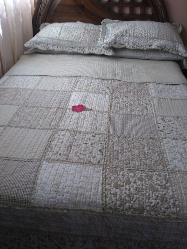 Basic Single Room | Egyptian cotton sheets, premium bedding, down comforters