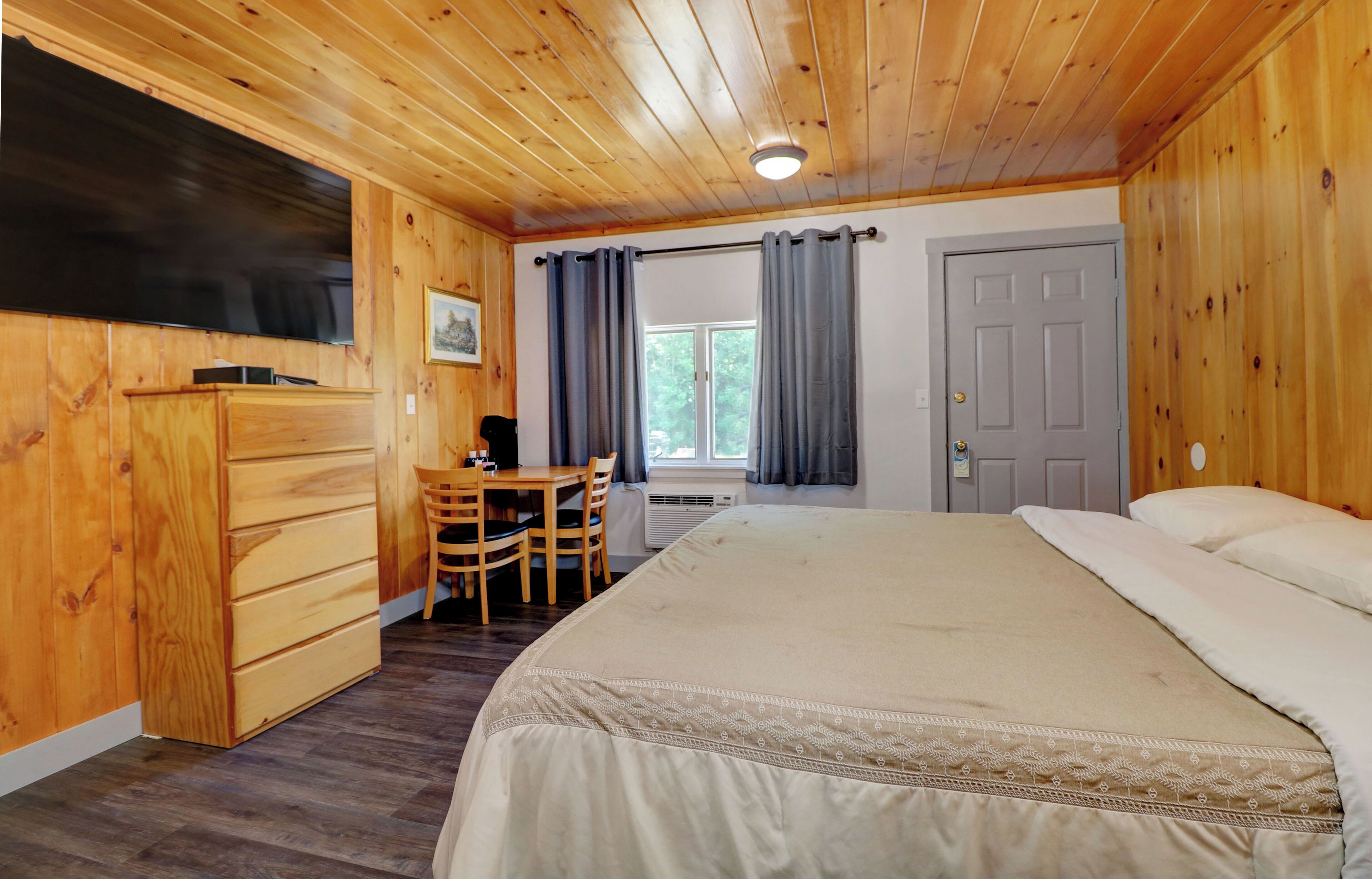 Free WiFi, bed sheets