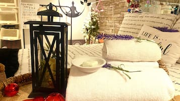 1 chambre, matelas mémoire de forme, fer et planche à repasser