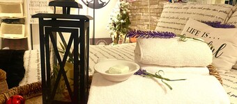 💫 DreamCatcher • Modern Romantic Suite w/ Fireplace Pool Table near Thermea Spa