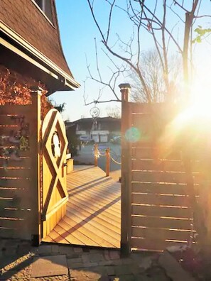 Property grounds - 💫 DreamCatcher • Modern Romantic Suite w/ Fireplace Pool Table near Thermea Spa (WHITBY)