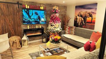 Smart TV, fireplace, video games, table tennis