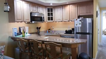 Køleskab, mikrobølgeovn, ovn, opvaskemaskine