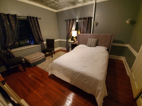 Downtown•Riverviews •Walk To Market Sq & UT•Get 3 Night Beach Trip by Booking