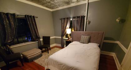 Downtown•Riverviews •Walk To Market Sq & UT•Get 3 Night Beach Trip by Booking