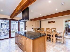 Dining - 4 bedroom accommodation in Bwlch-y-ffridd, near Newtown (Bwlch-y-ffridd, near Newtown)