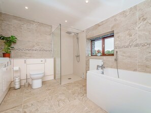 Towels - 4 bedroom accommodation in Bwlch-y-ffridd, near Newtown (Bwlch-y-ffridd, near Newtown)