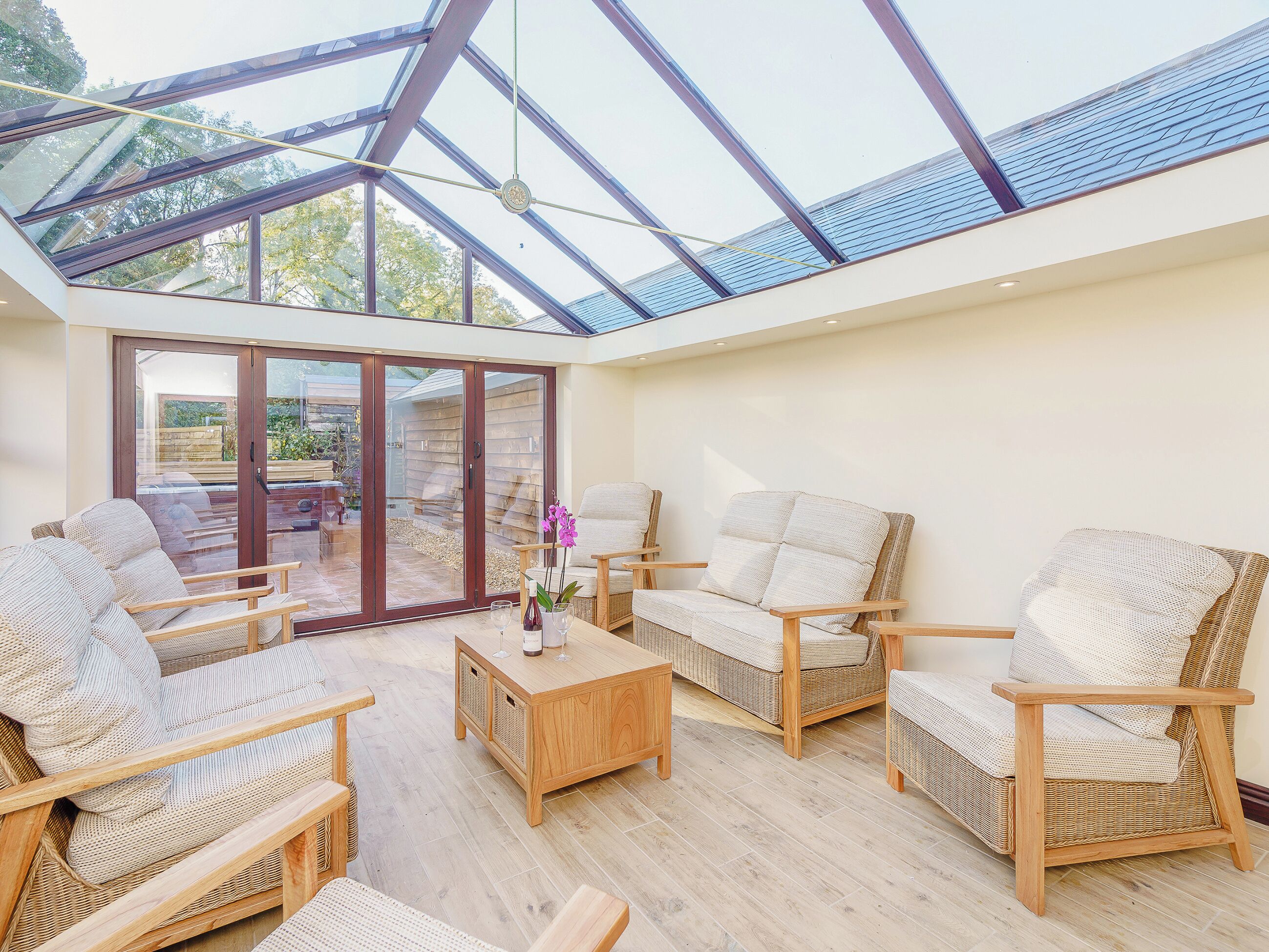 المنشأة من الداخل