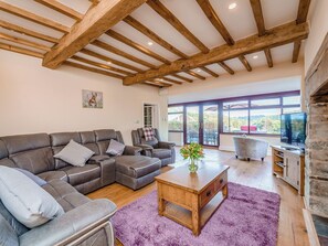 Living area - 4 bedroom accommodation in Bwlch-y-ffridd, near Newtown (Bwlch-y-ffridd, near Newtown)
