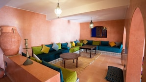 Lobby sitting area - Oceana Surf Camp (Taghazout)