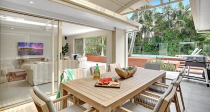 Tropical Oasis - Walk to Beach
