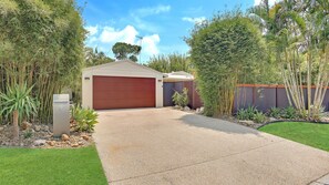 Property grounds - Tropical Oasis - Walk to Beach (Marcus Beach)