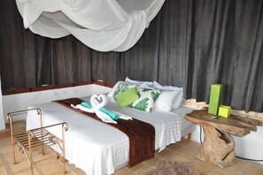 1 bedroom, iron/ironing board, WiFi, bed sheets - Wacawa Tower @ Oceanview B&B Curacao offers the traveler many things to see (Soto)