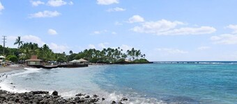 Spacious Condo, one minute walk from Kahaluu Beach Park