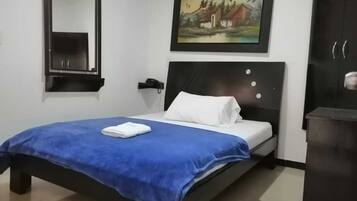 Double Room (Fan) | Down comforters, soundproofing, free WiFi