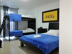 四人房 (A/C) | 羽絨被、隔音、免費 無線上網