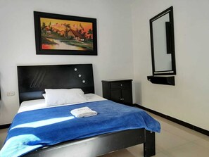 Quarto solteiro (Fan) | Edredons de pluma, quartos à prova de som, Wi-Fi de cortesia