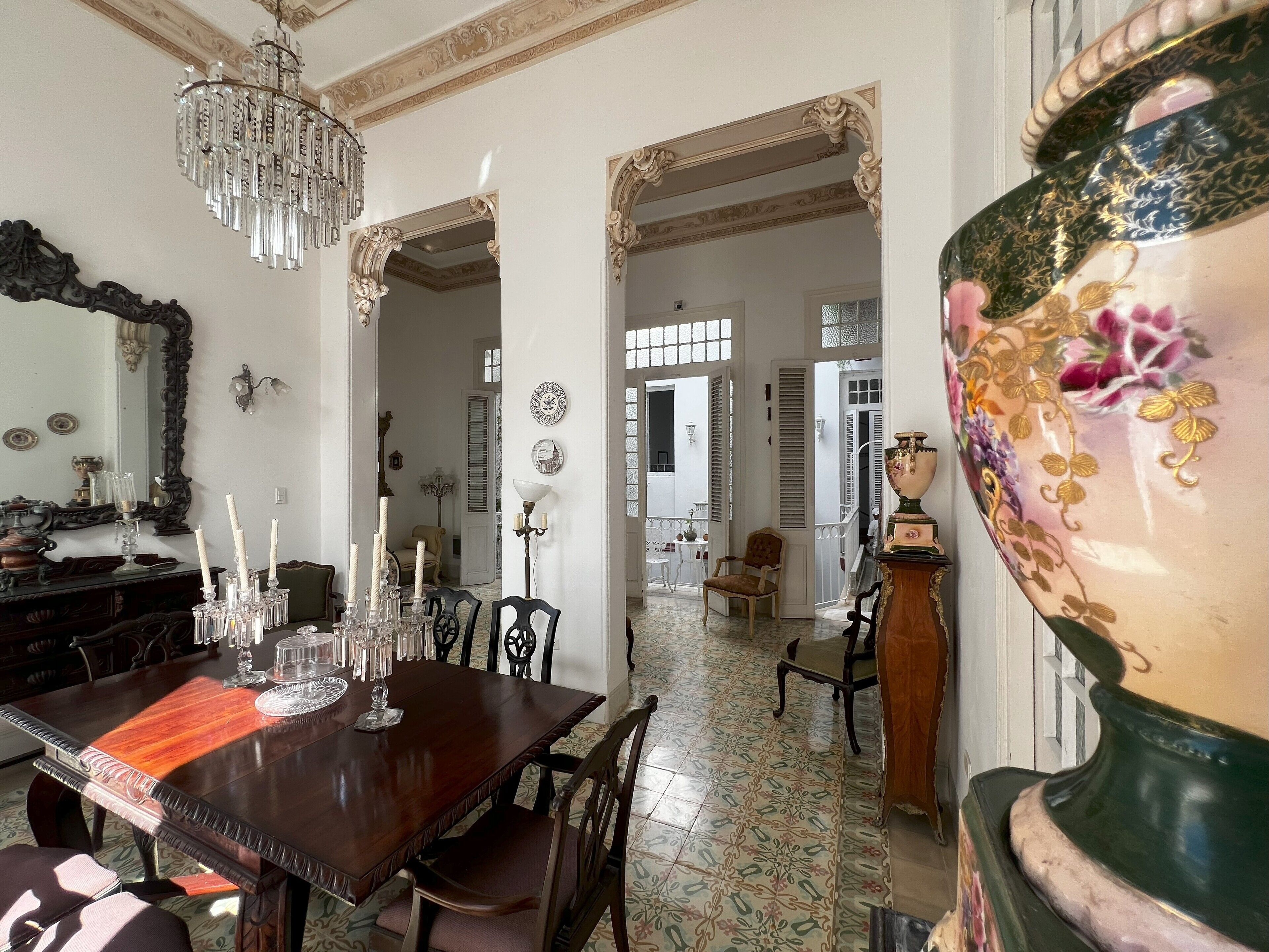 42-inch lcd tv with satellite channels, tv