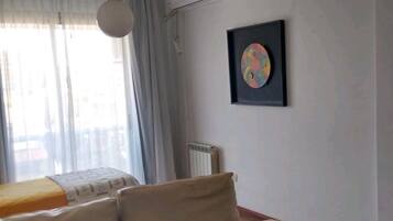 Apartemen Comfort | Ruang keluarga | TV LED