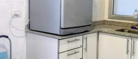 Căn hộ tiện nghi đơn giản | Bếp riêng | Tủ lạnh, dụng cụ nấu nướng/bát dĩa/dao nĩa