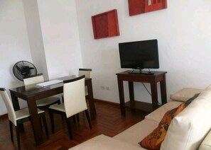 Comfort-Apartment | Wohnzimmer | LED-Fernseher