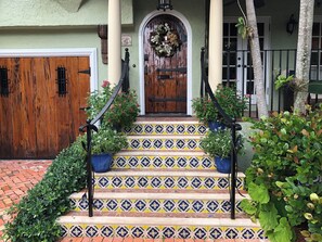 Mezzanine Suite | Terrace/patio - Casa Grandview Inn (West Palm Beach)