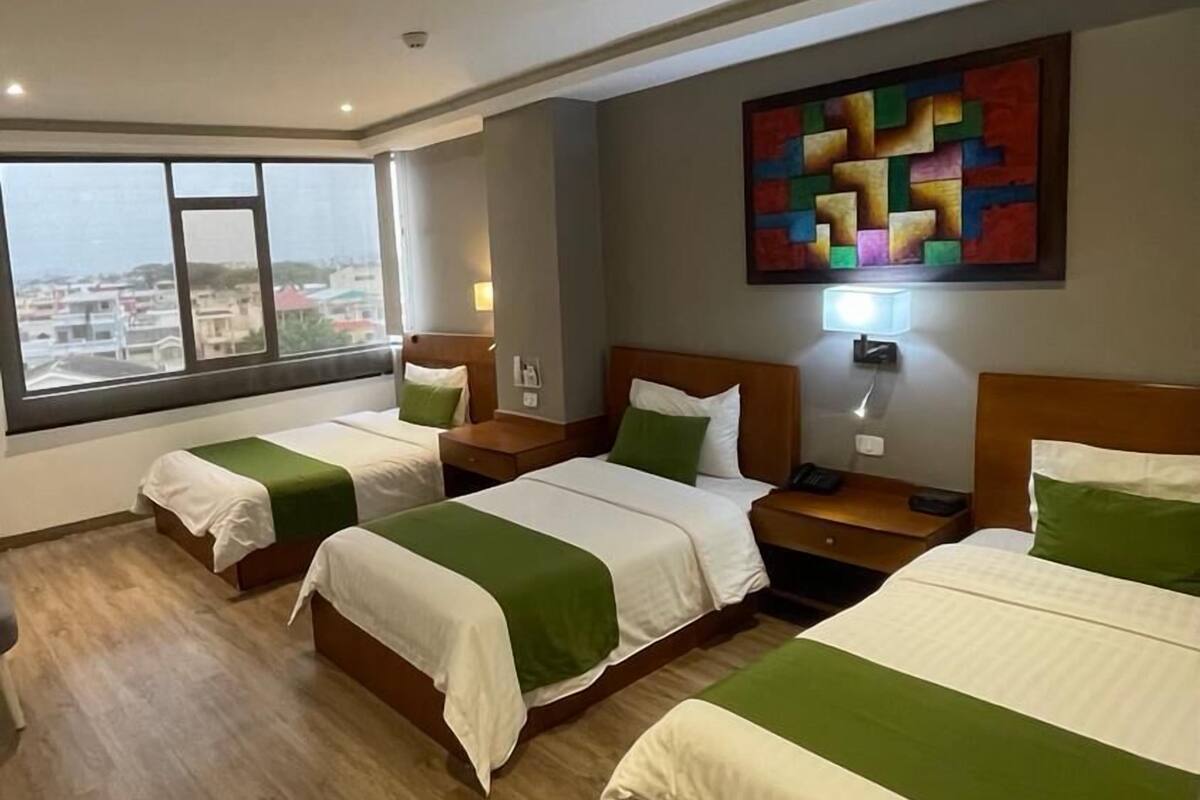 Minibar, escritorio, sistema de insonorización
