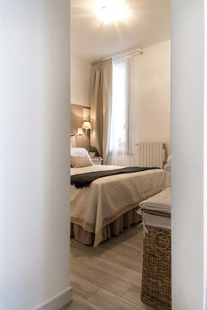 2 chambres, fer et planche à repasser, Wi-Fi gratuit, draps fournis