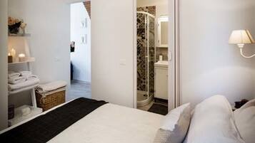 1 chambre, fer et planche à repasser, Wi-Fi gratuit, draps fournis