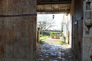 Terrace/patio - A Winter's Paradise...the perfect home for a Christmas Family reunion. (Chermignac)