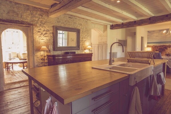 Interior - A Winter's Paradise...the perfect home for a Christmas Family reunion. (Chermignac)