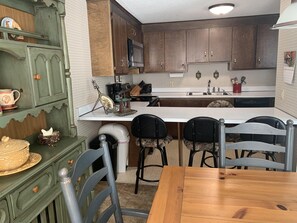 Réfrigérateur, four, plaque de cuisson, lave-vaisselle