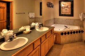 Combined shower/bathtub, jetted bath, hair dryer, towels