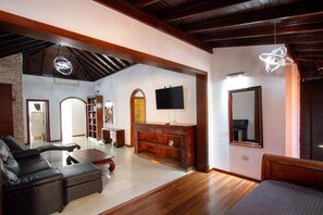 Interior - Villa Buda, relaxing atmosphere, private pool, garden, jacuzzi, BBQ area (Cho)