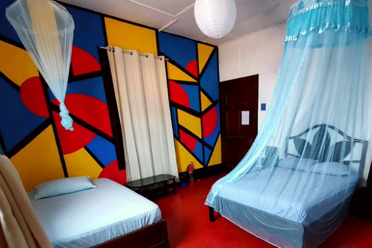 Chambre double | Espace de travail pour ordinateurs portables, décor unique