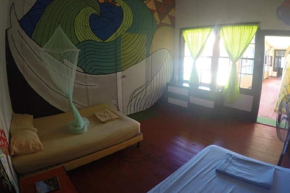 Chambre double | Espace de travail pour ordinateurs portables, décor unique