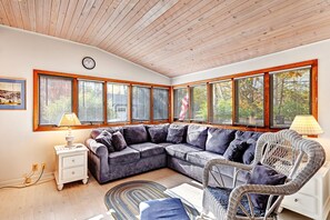 TV, fireplace, DVD player