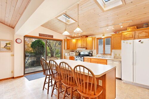 Tilava koti alle mailin Douglas Beachille! Erinomainen perheille tai ryhmille!