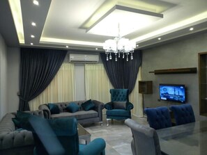 Appartement, 3 chambres, vue piscine (A11-12) | Coin séjour