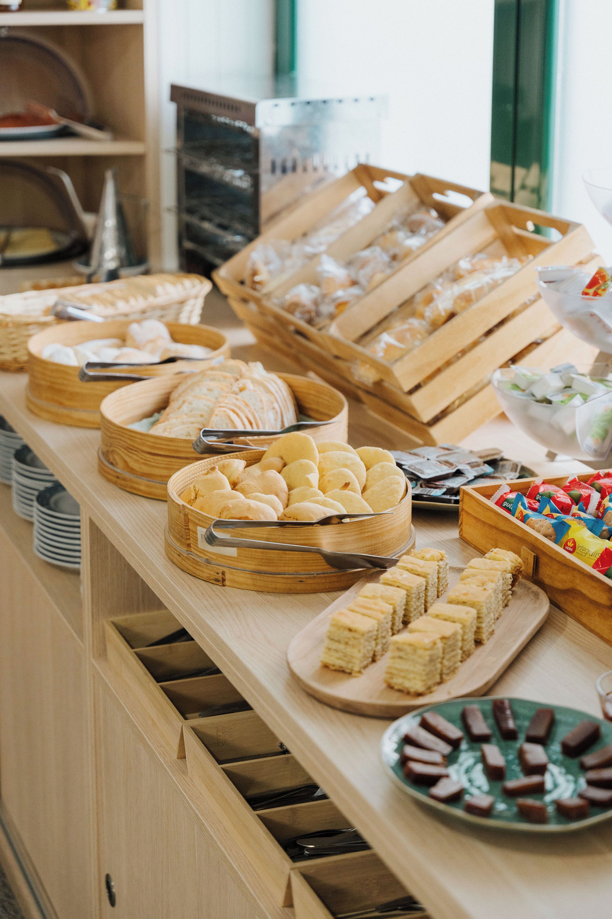 Desayuno continental gratuito y diario