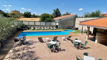 Piscina stagionale all'aperto, cabine incluse nel prezzo