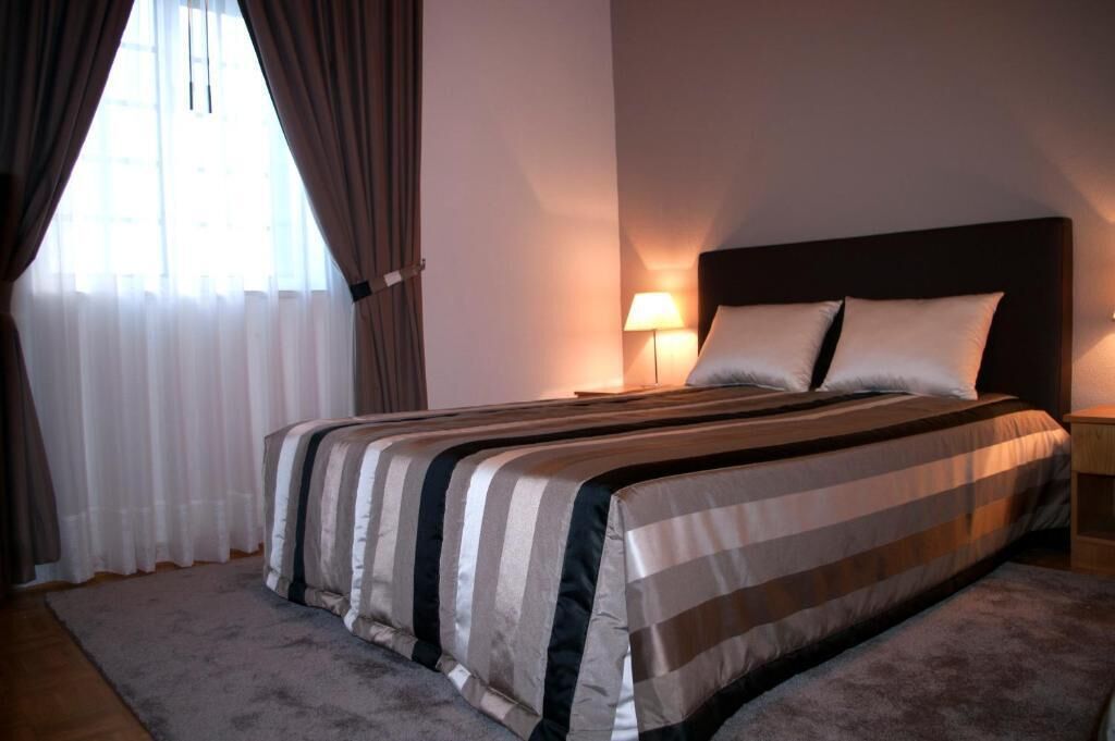 Family Studio Suite, Non Smoking, Ensuite | Desk, laptop workspace, blackout curtains, soundproofing