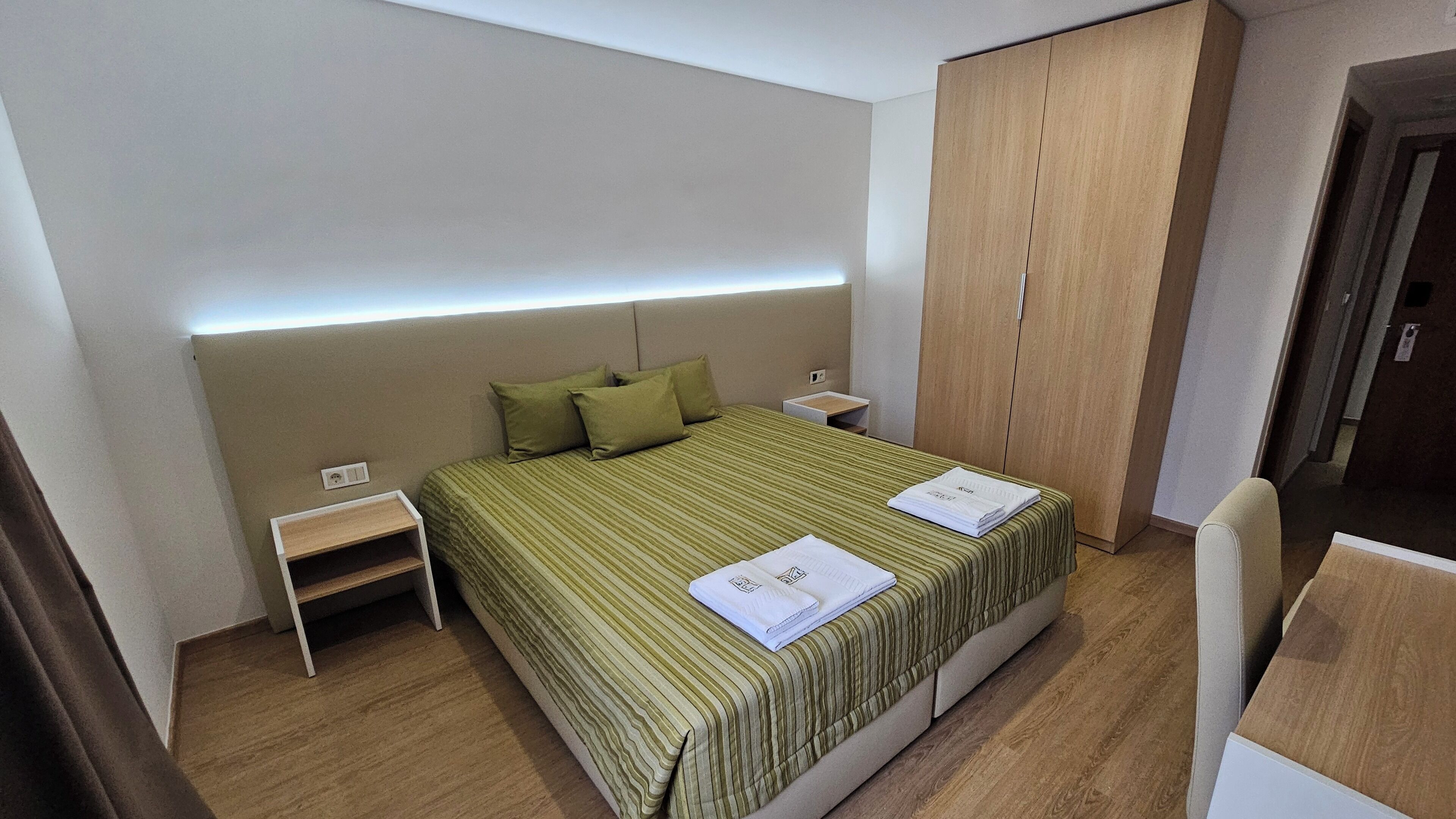 Standard Double Room, 1 Double Bed, Non Smoking, Ensuite | Desk, laptop workspace, blackout drapes, soundproofing