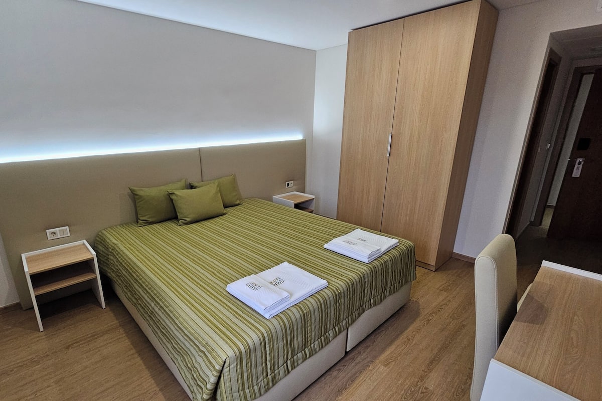 Standard Double Room, 1 Double Bed, Non Smoking, Ensuite | Desk, laptop workspace, blackout drapes, soundproofing