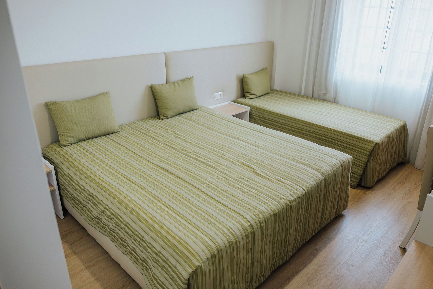 Family Triple Room, Non Smoking, Ensuite | Desk, laptop workspace, blackout drapes, soundproofing