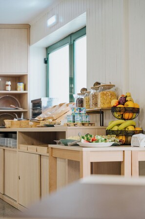 Free daily continental breakfast - Hotel O Encontro (Miranda do Douro)