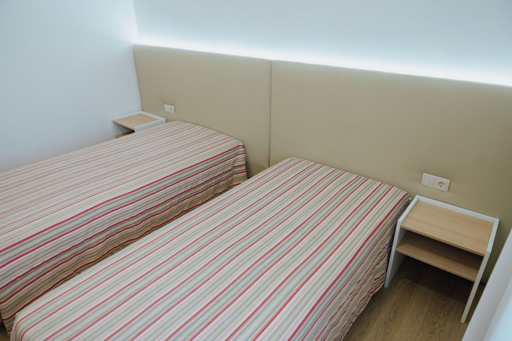 Standard Twin Room, Non Smoking, Private Bathroom | Desk, laptop workspace, blackout drapes, soundproofing