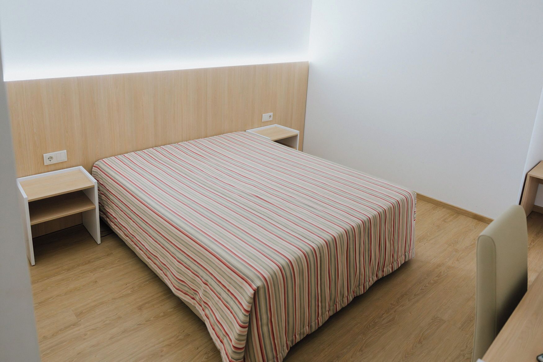 Standard Double Room, Non Smoking | Desk, laptop workspace, blackout drapes, soundproofing