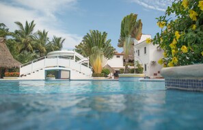 2 outdoor pools - Hotel Villa Azul (Barra de Navidad)